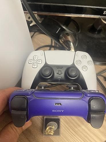 Видеоигры: PlayStation 5 (версия с дисководом) + два геймпада DualSense — 2