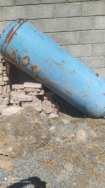старый тольчок: Горизонтальный металлический ресивер/баллон большого объема (примерно — 1