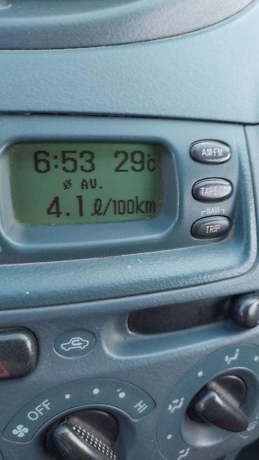 Унаа: Toyota Yaris: 2000 г., 1 л, Кол менен иштөөчү, Бензин, Хетчбек — 7