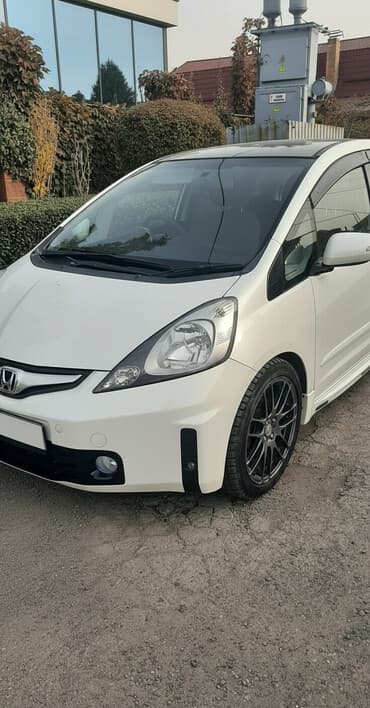 Honda Fit: 2010 г., 1.5 л, Автомат, Бензин, Хэтчбэк