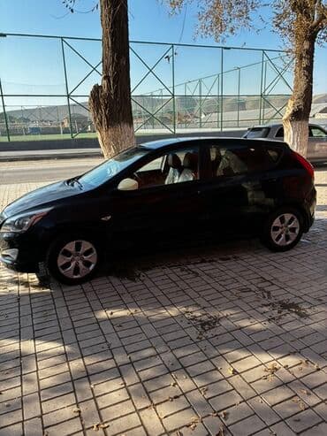 обмен на авто с доплатой: Hyundai Solaris: 2015 г., Бензин, Хетчбек — 2