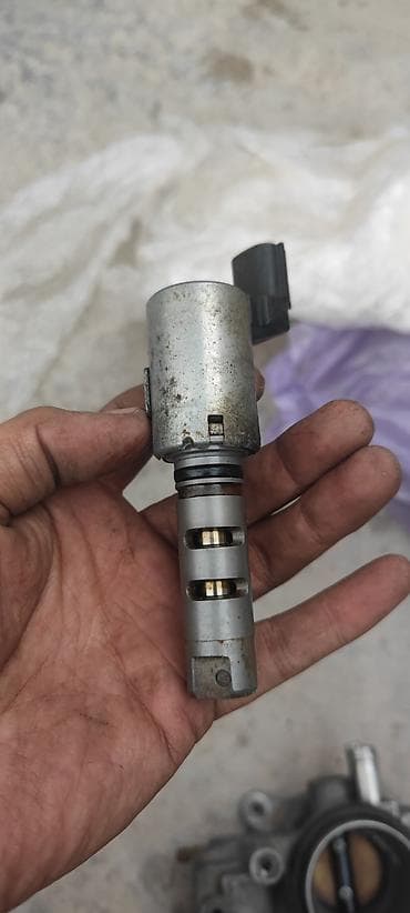 Клапаны, клапанные крышки: Клапан двигателя Toyota 2006 г., Япония — 1