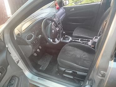 kia forte: Ford Focus: 2006 г., 1.8 л, Механика, Бензин, Хэтчбэк — 7