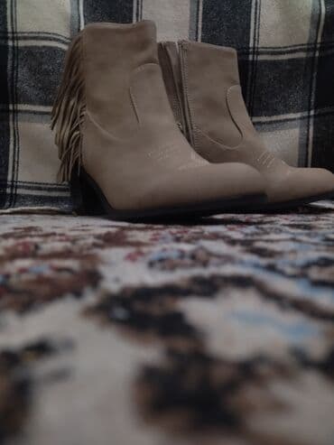 женская модельная обувь больших размеров: Продаю женские демисезонные ботинки,новые .размер 38.очень удобные — 5