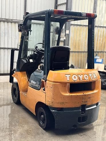 штамп 15: Погрузчик, Toyota, Колесный, Вилочный — 6