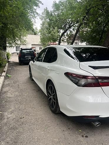 drift car: Toyota Camry: 2021 г., 2.5 л, Гибрид, Седан — 4