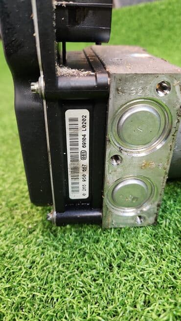 система форсунок: Блок абс е60 6 777 801 Год 2005 В отличном состоянии, очень большой — 4