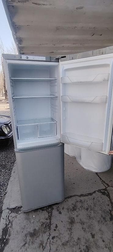 аренда холодильников бишкек: Холодильник двухкамерный, серебристый, с нижней морозильной камерой — 3