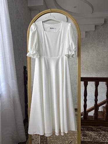новые: Белое платье миди с поясом - Размер:42 - Цвет: молочно-белый - Длина — 1