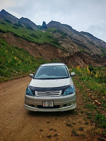 Транспорт: Toyota Ipsum: 2002 г., 2.4 л, Автомат, Бензин, Минивэн — 2