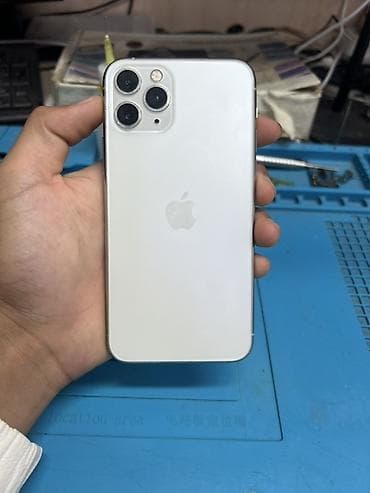 IPhone 11 Pro, цвет Silver (белый). Оригинальный дизайн с матовым at lalafo.kg IPhone 11 Pro, цвет Silver (белый). Оригинальный дизайн с матовым