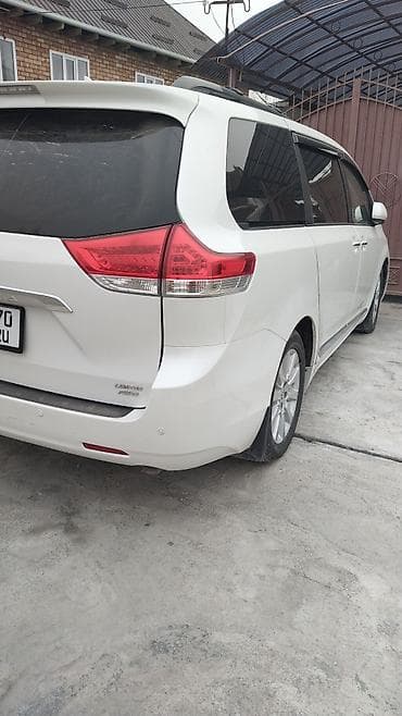 д 4: Toyota Sienna: 2011 г., Минивэн — 7