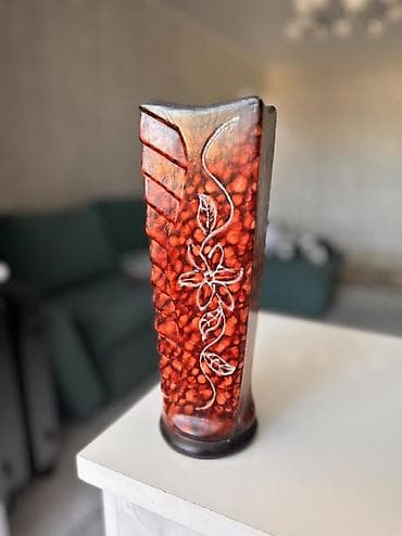 Вазы: Декоративная ваза из керамики/фарфора, высокая, узкая, с квадратным — 1