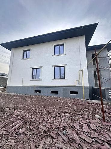 Продажа домов: 🏡 Продаётся просторный дом в ж/м Ак-Орго 📍 Участок — 5 соток 🏠 Общая — 3