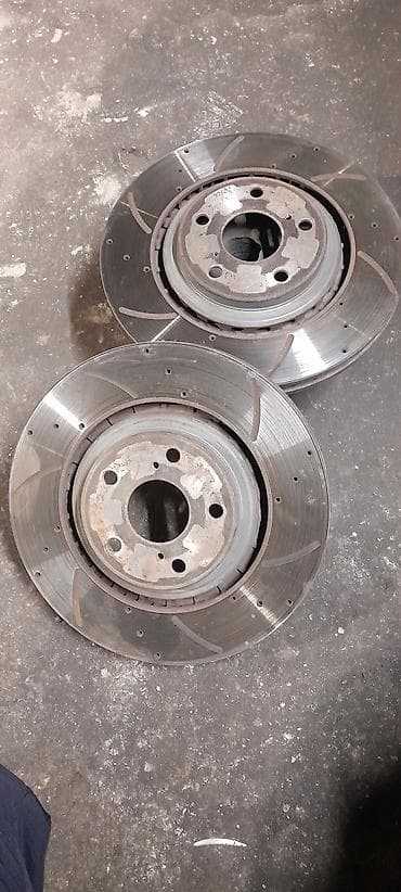Продаю передние перфорируемые тормозные Диски Б/У Toyota Highlander