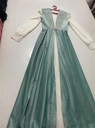 Личные вещи: 1 раза одевала продаю. Украшения в подарок — 4