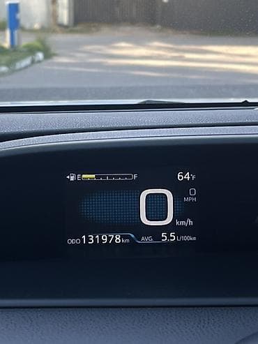 топливо пол: Toyota Prius: 2019 г., 1.5 л, Автомат, Гибрид, Хэтчбэк — 9