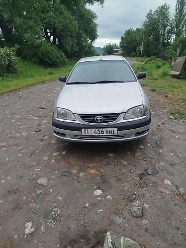 Toyota Avensis: 2002 г., 1.8 л, Механика, Бензин, Лифтбек
