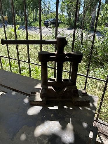 Тиски для труб, ссср, в хорошем состоянии at lalafo.kg Тиски для труб, ссср, в хорошем состоянии