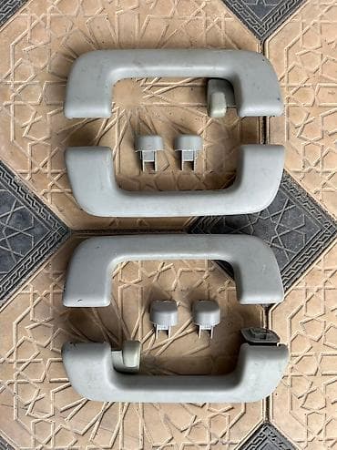 Ручки на потолке 

RAV4 2017г.в. 

Комплект