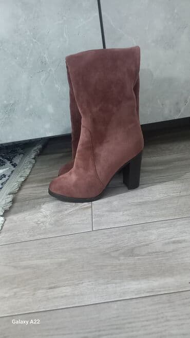 очки с камерой сколько стоит в бишкеке: Сапоги, 37, Stuart Weitzman, Новый, цвет - Коричневый, Самовывоз — 2