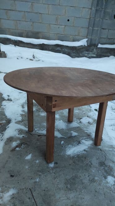 Продаю не высокие столы круглые, делали для бара для тапчанов