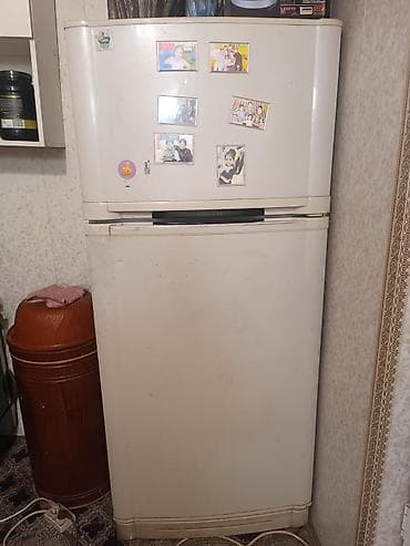 Двухкамерный холодильник с верхней морозильной камерой