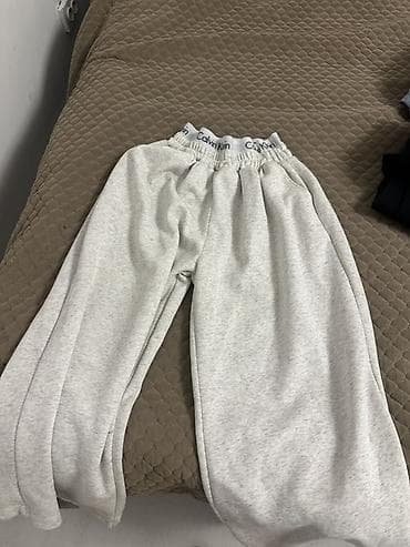 джог: Серые спортивные брюки Calvin Klein - Модель: свободные джоггеры — 1