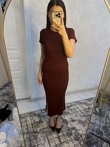 темно синего цвет с: Платье-миди из трикотажа с коротким рукавом - Силуэт: приталенный — 3