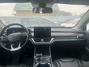 Интерьер кроссовера (левый руль) с современным оснащением