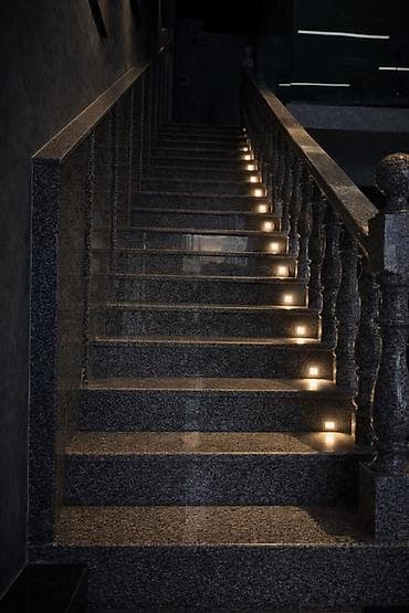 Лестничные ограждения и перила из балясин для наружных и внутренних