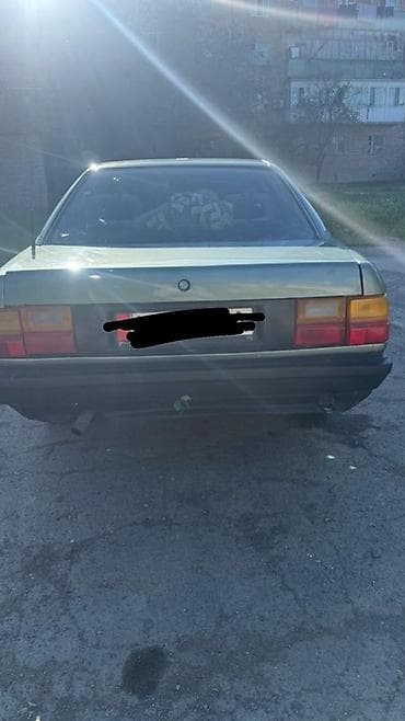 Audi 100: 1985 г., Седан