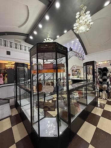 Торговый остров из стекла для ТЦ - Конфигурация: замкнутый остров из