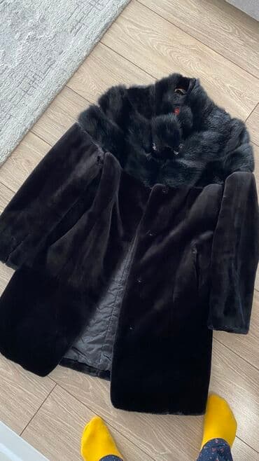 мутоновые шубы: Шуба мутон, воротник норка, рукава снимаются можно как жилетку. Размер — 2