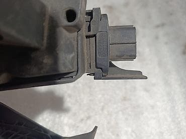 педаль газа: Педаль газа (электронная, «drive-by-wire») в сборе. Особенности: - — 5