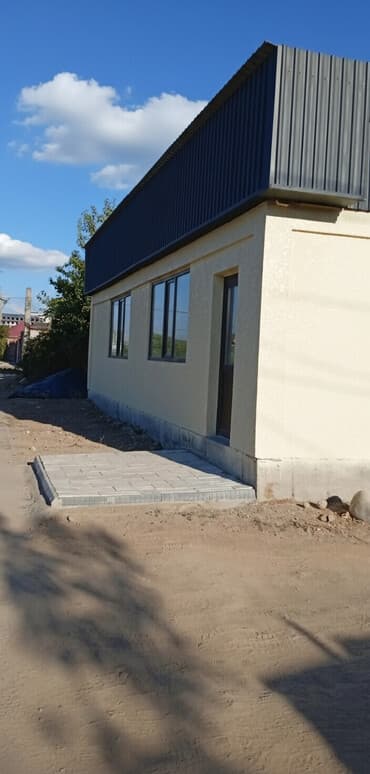 самые дешёвые дома: Небольшое отдельно стоящее одноэтажное здание под коммерцию/офис. - — 1