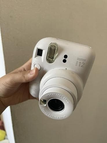 iphone mini: Fujifilm Instax Mini 12 — мгновенная камера белого цвета. Основные — 2