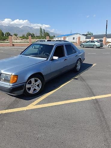 eafc 25: Mercedes-Benz W124: 1990 г., Седан — 2