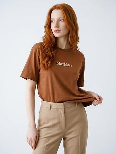 Личные вещи: Базовые женские футболки с логотипом на груди. Модель: - Свободный — 2