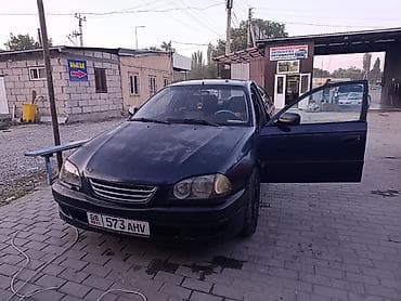 Toyota Avensis: 1999 г.