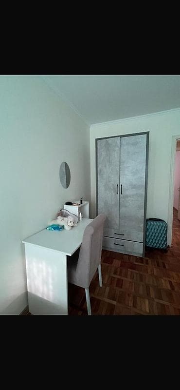 койка мест: Сдается комната с двумя односпальными кроватями и рабочей зоной — 2