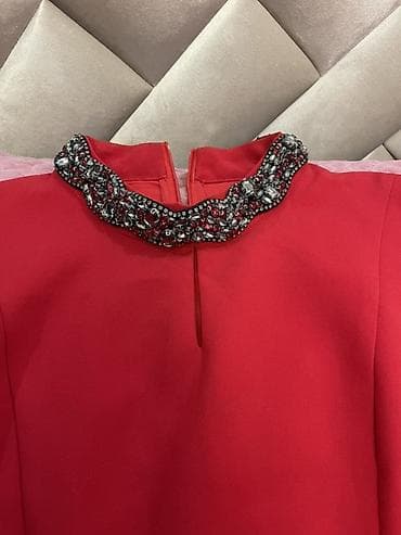 бюстгальтер полукорсет: Платья для торжеств (2 модели) 1) Красное платье миди: - Приталенный — 2