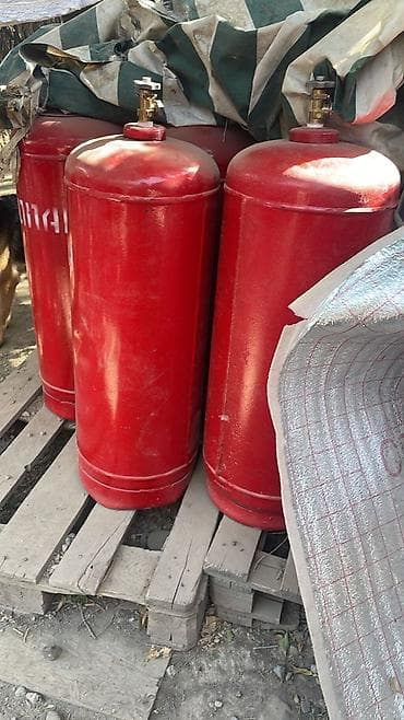 баллон вд: Газовые баллоны пропановые, вертикальные, окраска красная. Оснащены — 1