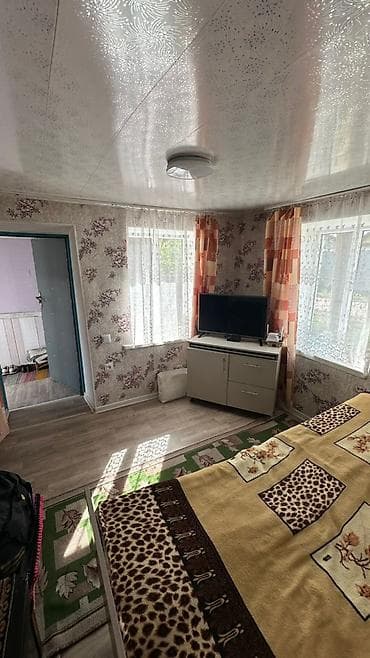 1 комнату: Продаётся небольшой домик на Иссык Куле село Ананьево. С большим — 3