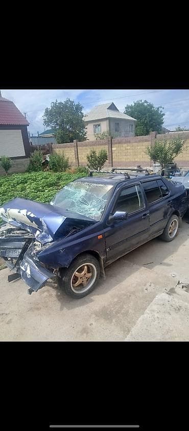 Продажа авто: Volkswagen Vento: 1993 г., Механика, Бензин, Седан — 2