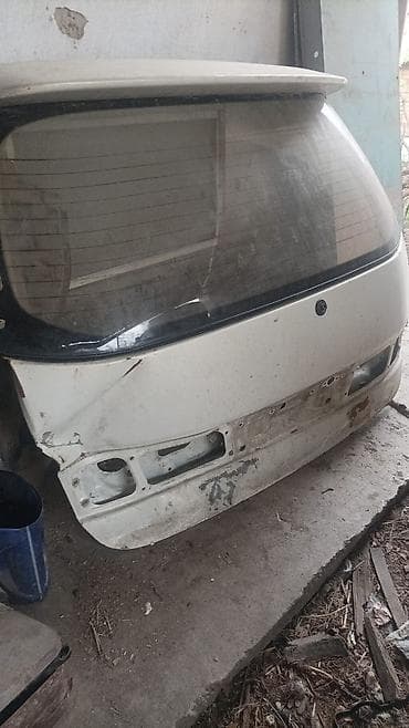 d 4d: Крышка багажника Toyota — 1