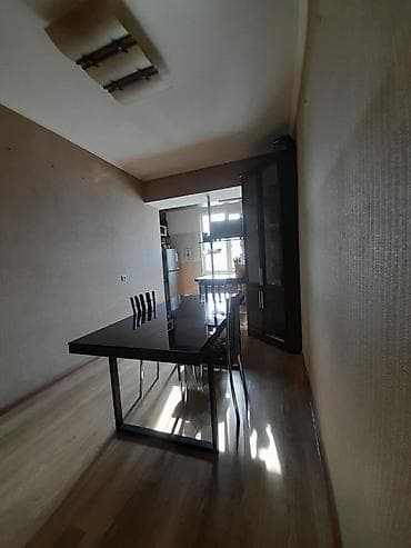 Квартиры: 5 и более комнат, 100 м² — 7