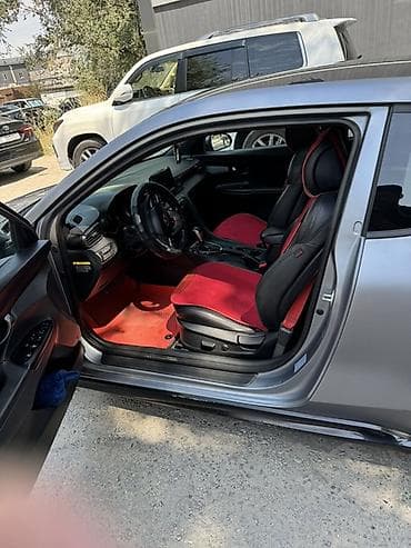 Продажа авто: Hyundai Veloster: 2018 г., 1.6 л, Автомат, Бензин, Хэтчбэк — 8