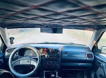 Volkswagen: Volkswagen Vento: 1993 г., 1.8 л, Механика, Бензин, Седан — 3