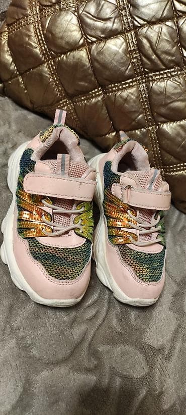 Продам б/у ботасы с паетками, состояние хорошее надо помыть подошву и